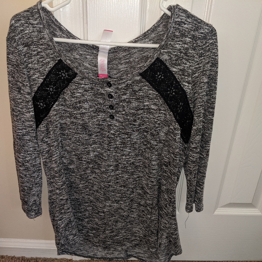 Grey and black quarter sleeved shirt